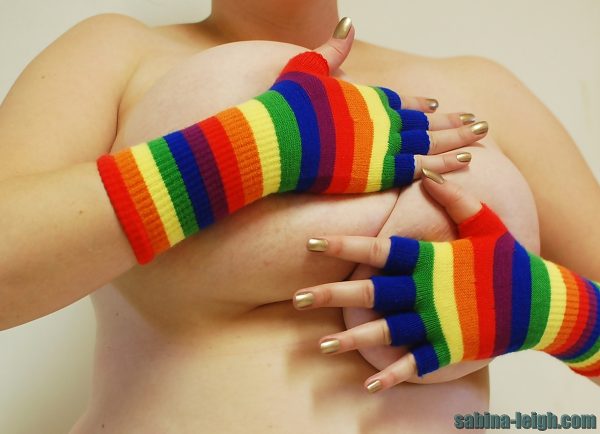 PHOTO | 11 20 600x434 - UP CLOSE AND PERSONAL with Sabina Leigh's MASSIVE Tittays!