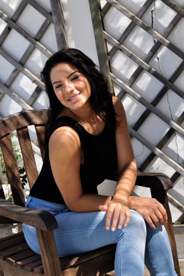 PHOTO | 01 14 600x903 - Lacey Banghard Blue Jeans