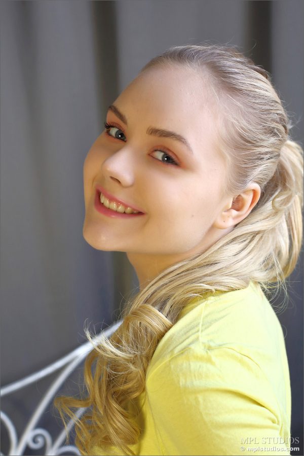 PHOTO | Isabelle   Choices 00 600x899 - Isabelle - Choices