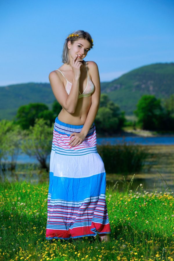 PHOTO | 00 40 600x900 - Gorgeous Blonde Libby