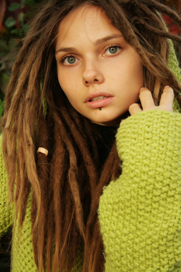 PHOTO | 00 3 600x900 - Beautiful Rasta Girl Sindi Candid