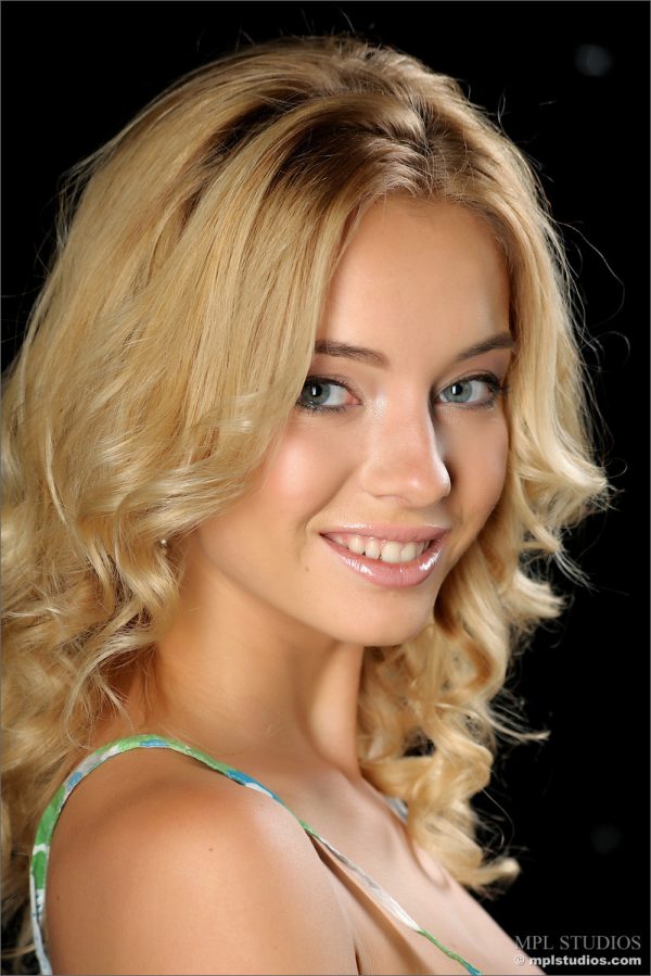 PHOTO | 00 46 600x899 - Blonde Danica - Flower in the Night