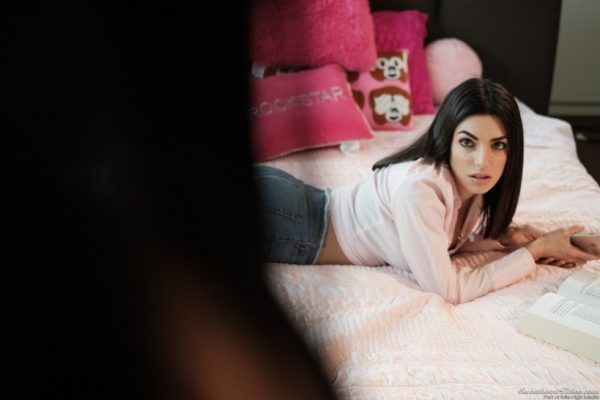 PHOTO | 00 177 600x400 - My Preppy Stepsister Darcie