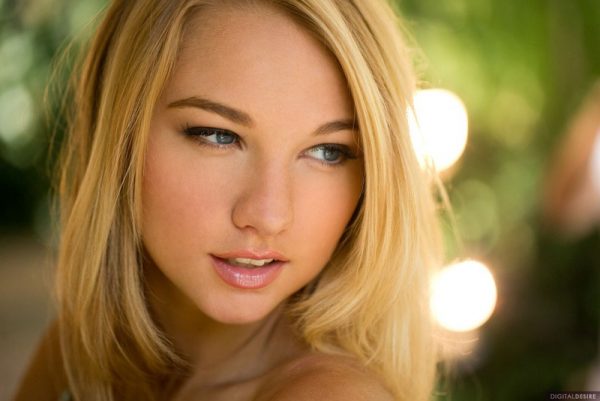 PHOTO | 00 245 600x401 - Lily Ivy Shows Hairy Pussy