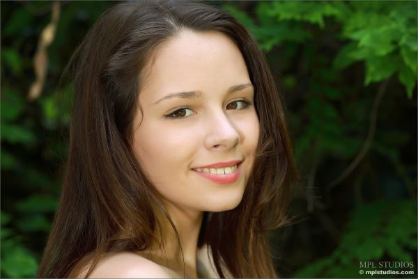 PHOTO | 00 288 600x401 - Alma and Viva in Gentle Nature