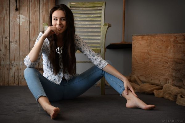 PHOTO | 01 90 600x400 - Presenting Alisa Amore