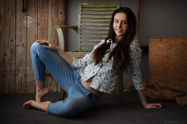 PHOTO | 02 90 600x400 - Presenting Alisa Amore