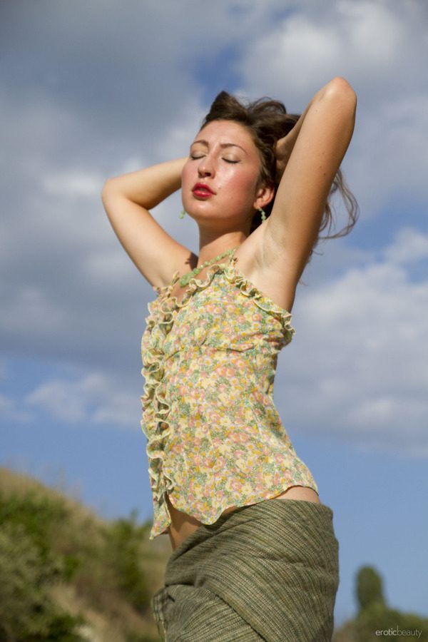 PHOTO | 03 193 600x900 - Alana In The Water