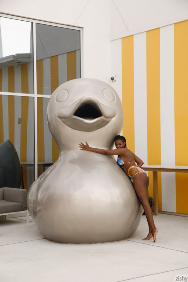 PHOTO | 09 14 600x901 - Neda Marie Poolside Jerx By Zishy