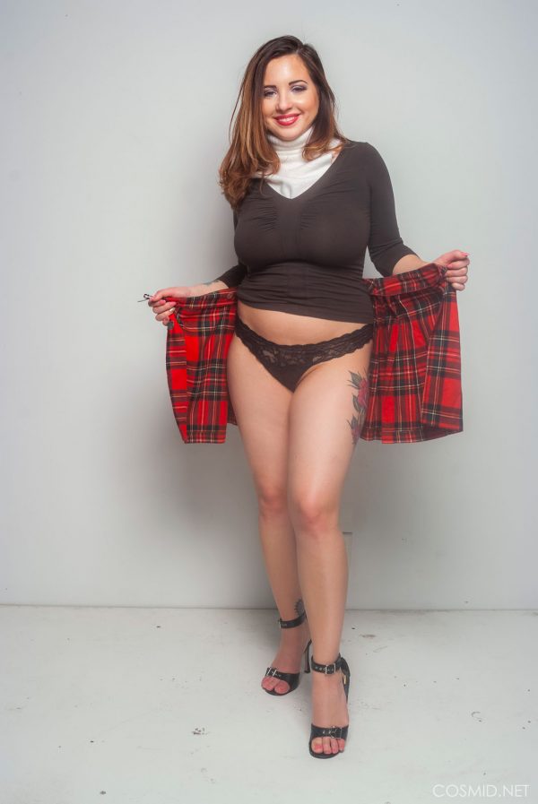 PHOTO | 4 600x897 - Paige Rad Strips On Stage Cosmid