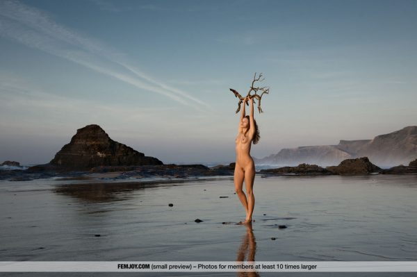 PHOTO | Vika A 01 600x399 - Vika A In Feel The Breeze