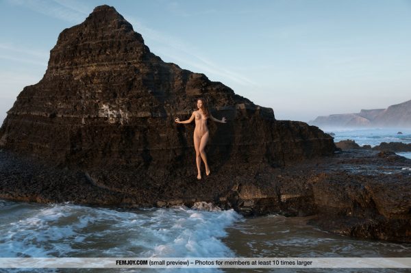 PHOTO | Vika A 02 600x399 - Vika A In Feel The Breeze