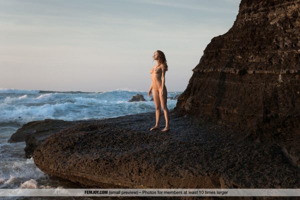 PHOTO | Vika A 04 600x399 - Vika A In Feel The Breeze