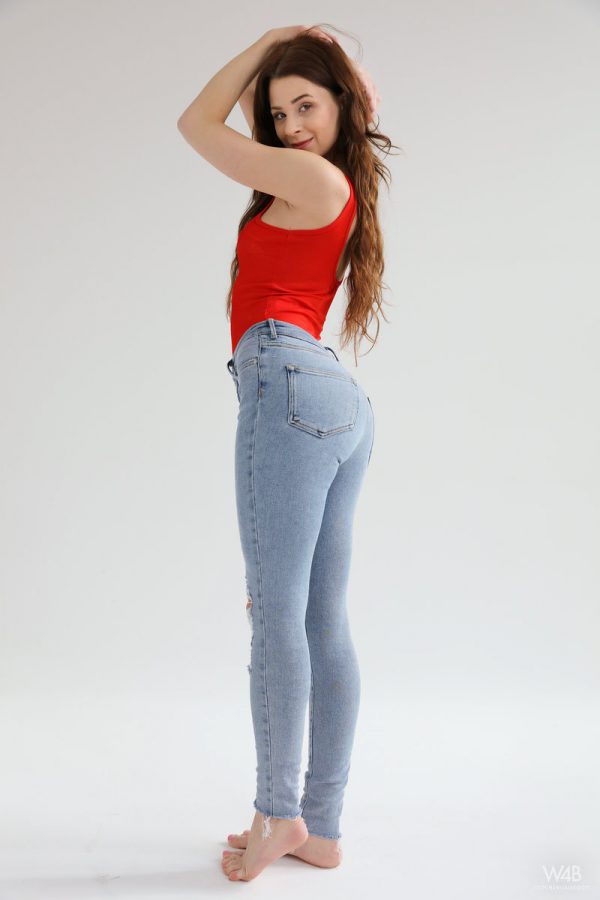 PHOTO | 00 52 600x900 - Lu Divine Spreading Tight Butt And Pussy