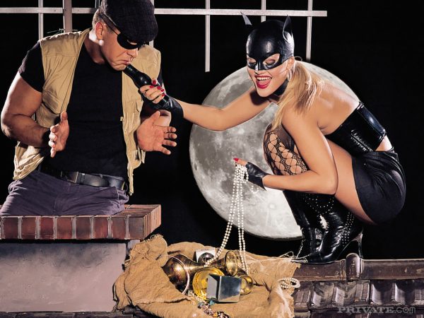 PHOTO | 01 286 600x450 - Pornstar Kitty Sixx - Catwoman Fuck