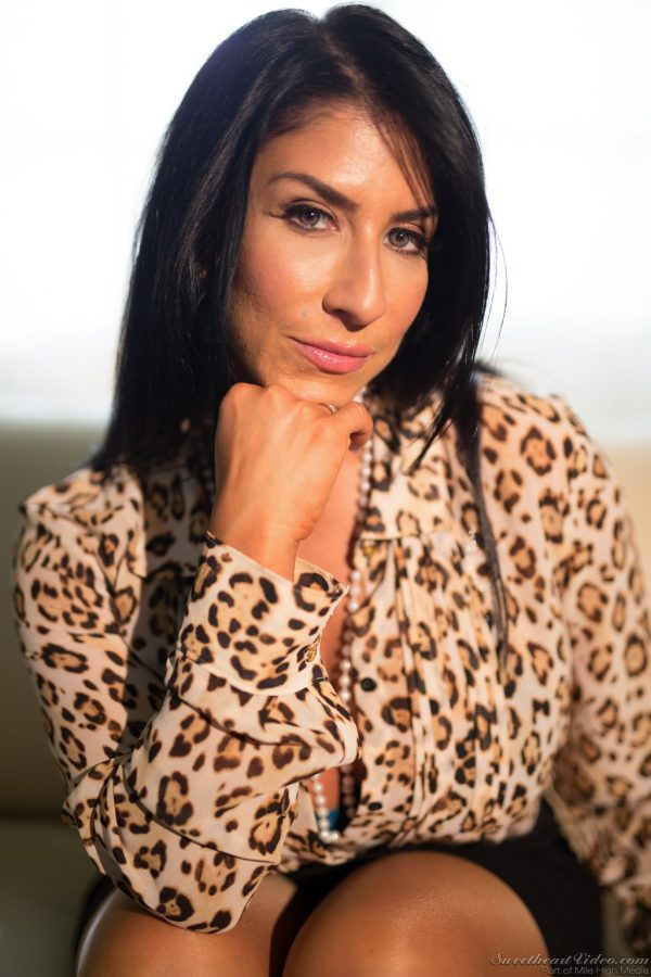 PHOTO | 01 296 600x900 - Raven Hart