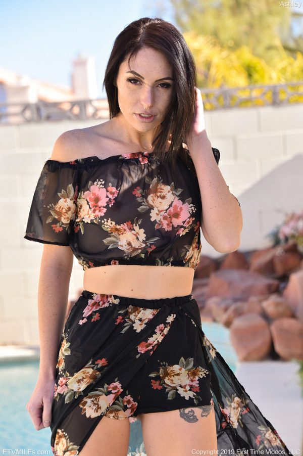 PHOTO | 03 143 600x902 - Ashley Beauty Poolside