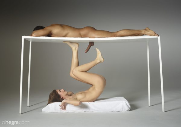 PHOTO | 03 168 600x422 - Hot Model Charlotta Penis Teasing