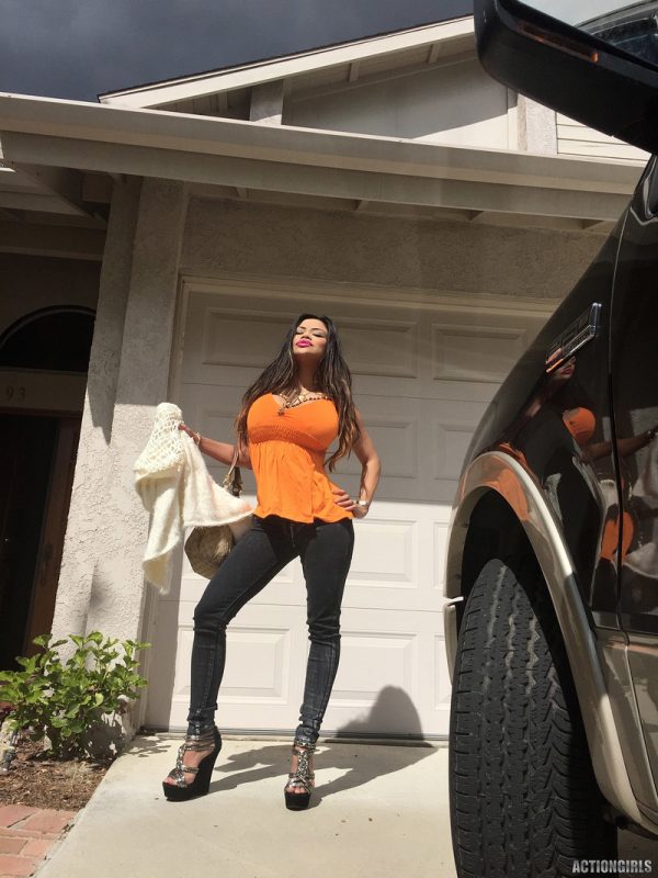 PHOTO | 11 303 600x800 - Goddess Armie