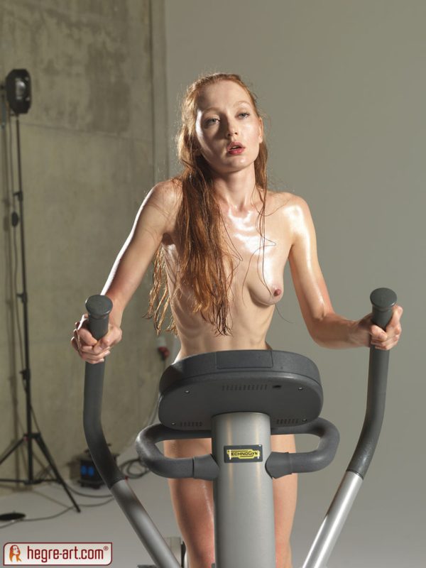 PHOTO | 13 348 600x800 - Redhead Wet and Sexy Gymnastics