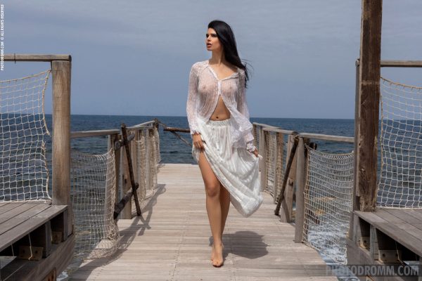 PHOTO | 00 157 600x400 - Clio The Castaway