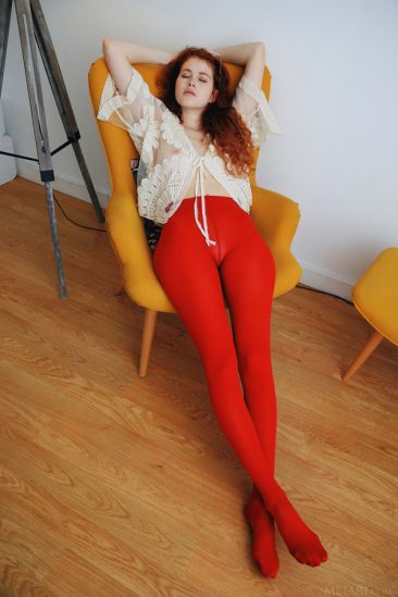 PHOTO | 01 299 366x549 - Red Hot Adel C