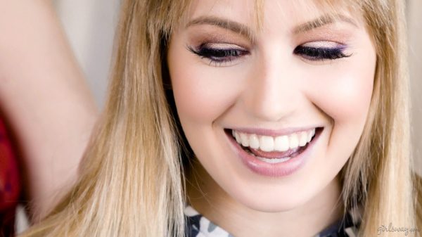 PHOTO | 01 377 600x337 - Scarlett And Emily Are The Perfect Lesbian Duo