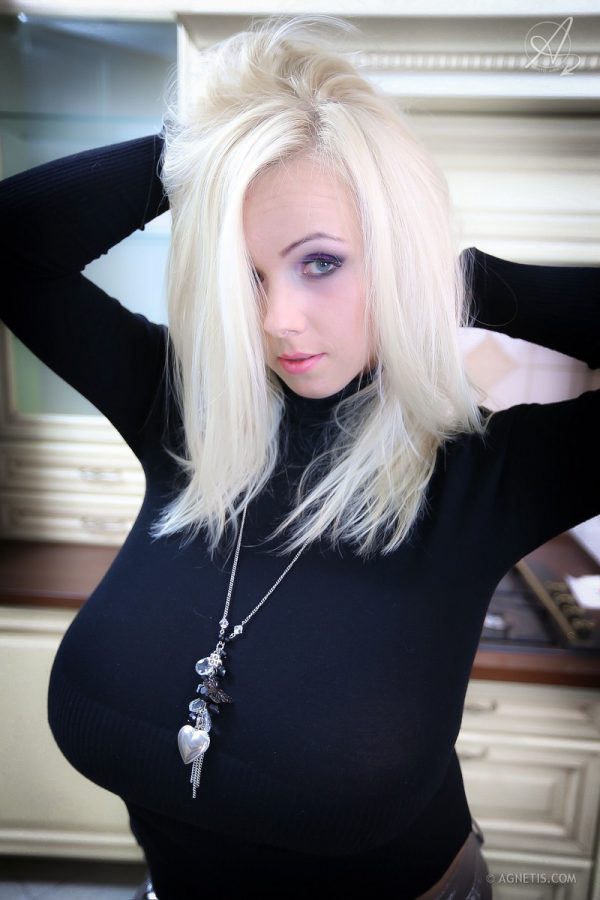 PHOTO | 06 201 600x900 - Agnetis Miracle Black Sweater