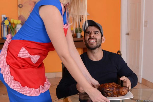 PHOTO | 08 241 600x400 - Her ass is amazing... she?s perfect