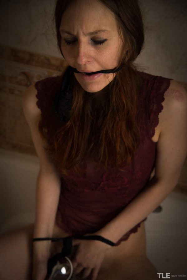 PHOTO | 09 410 600x899 - Muted Passion