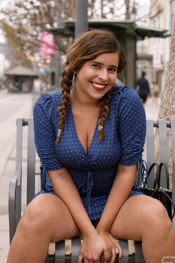 PHOTO | 10 135 600x900 - Sabrina Reyes Cute Thick Exhibitionist Zishy