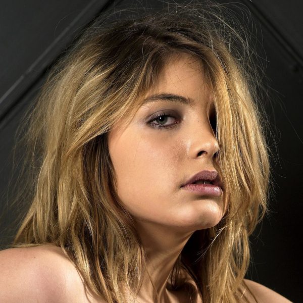 PHOTO | 11 424 600x600 - Busty Girl Angela in Skinny Jeans