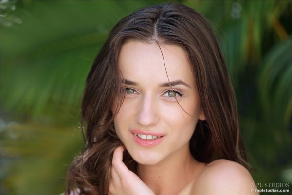 PHOTO | Gloria Sol Divina 06 600x401 - Gloria Sol - Divina