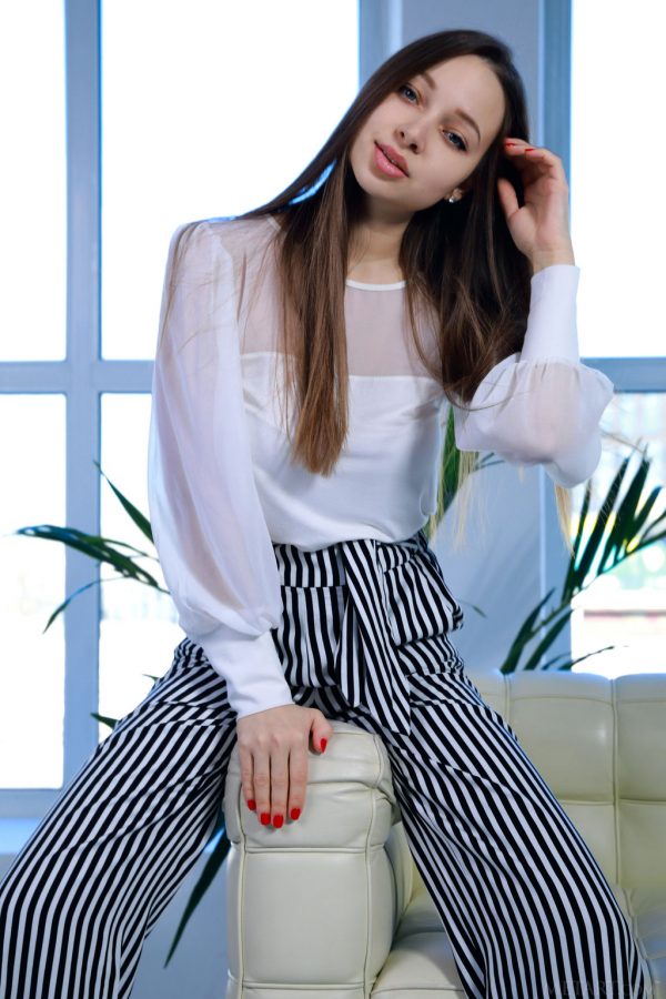 PHOTO | 02 348 600x900 - Businesswoman