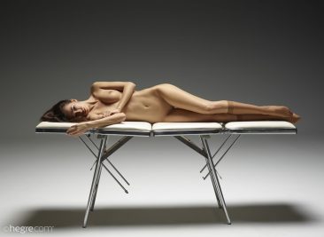 PHOTO | 03 283 366x267 - Nicolette Dream Girl on the Table