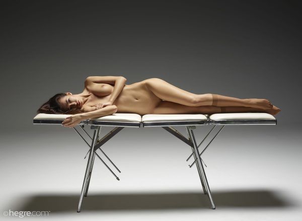 PHOTO | 03 283 600x438 - Nicolette Dream Girl on the Table