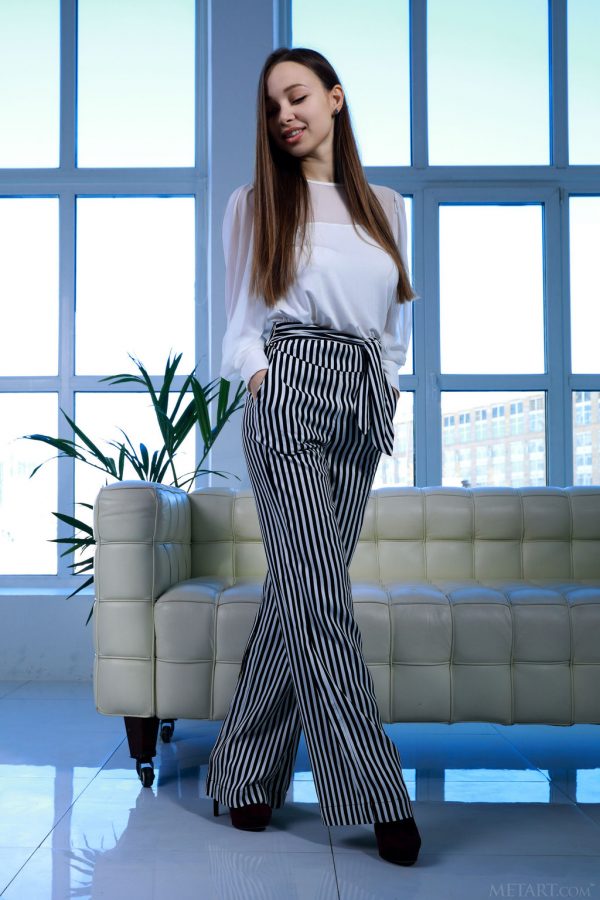 PHOTO | 03 348 600x900 - Businesswoman