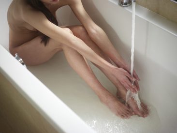 PHOTO | 05 153 366x275 - Bathtime Fun with a Horny Babe Eva