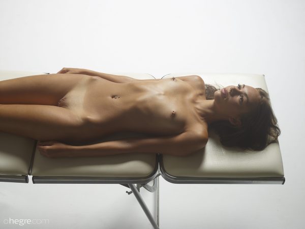 PHOTO | 06 289 600x451 - Sexy Karina Photographic Surgery