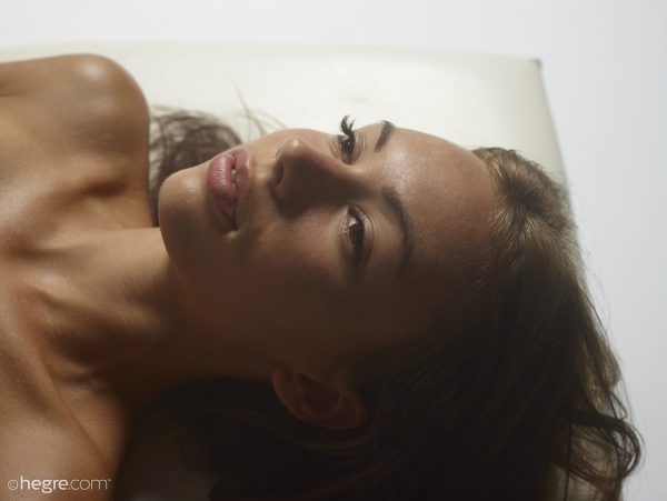 PHOTO | 07 289 600x451 - Sexy Karina Photographic Surgery