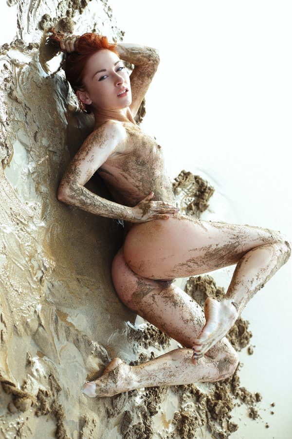 PHOTO | 07 357 600x900 - Beautiful Redhead Night A - Tierra