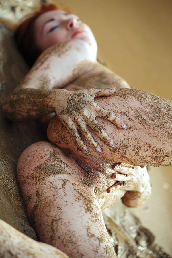 PHOTO | 09 358 600x900 - Beautiful Redhead Night A - Tierra