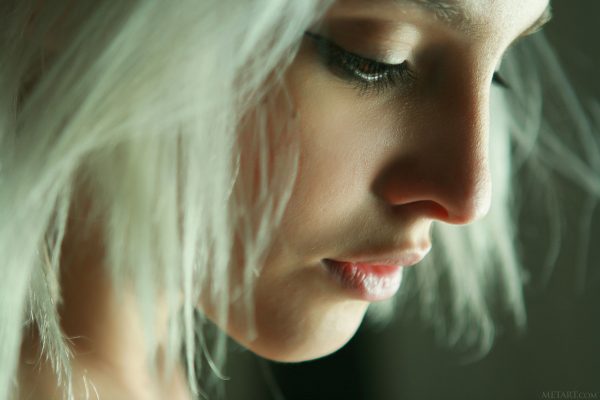PHOTO | 11 4 600x400 - Platinum Blonde Goddess - Kira W