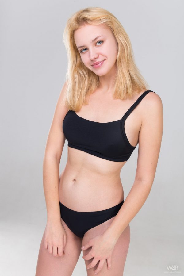 PHOTO | 00 360 600x900 - Casting Fro Amateur Blond Mandy Tee