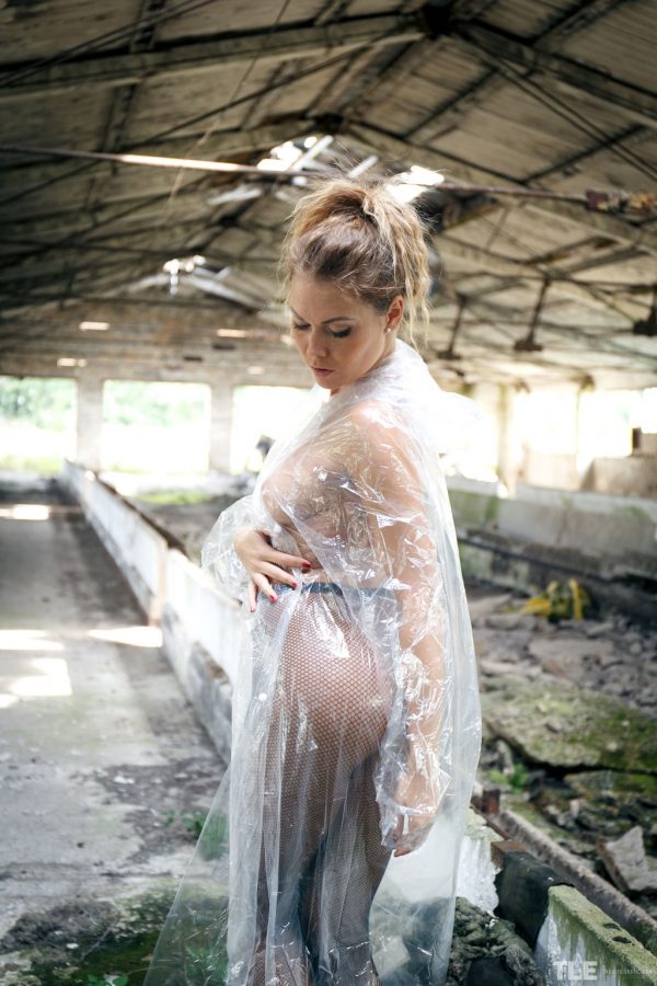 PHOTO | 01 146 600x900 - Dream Of Cumming