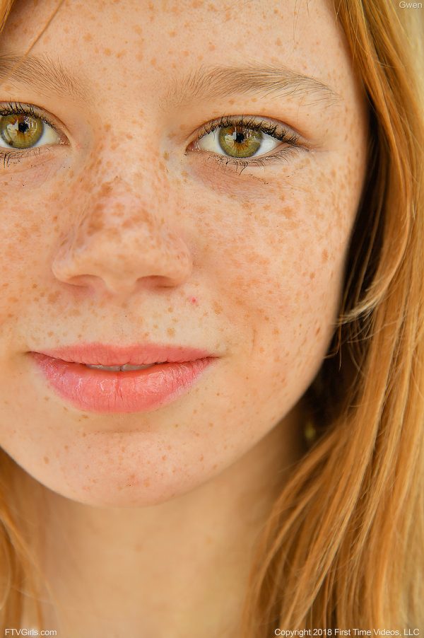 PHOTO | 07 261 600x902 - Upskirt In Red
