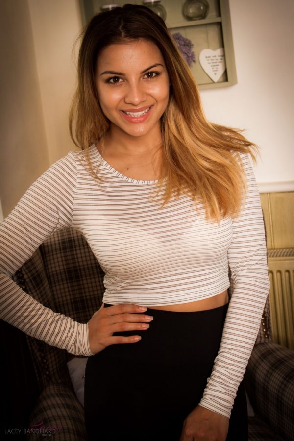 PHOTO | 08 53 600x900 - Lacey With New Leggings