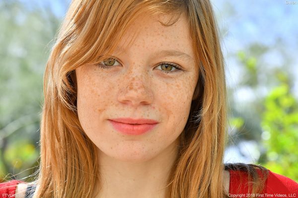 PHOTO | 14 262 600x399 - Upskirt In Red