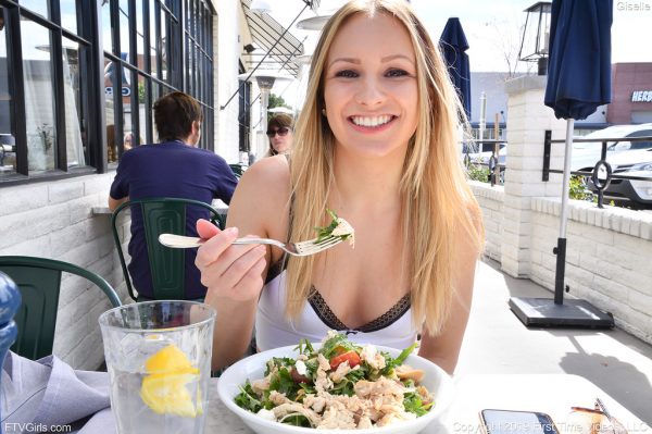 PHOTO | 00 178 600x399 - Giselle Active Girl