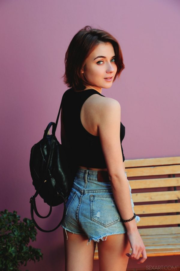 PHOTO | 00 90 600x900 - Ukrainian Alice Shea Toying With Bottle